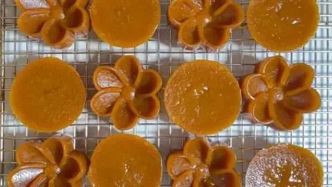 Kutsinta (Filipino Steamed Rice Cake)