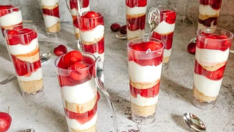Mini Cherry Cheesecake Cups