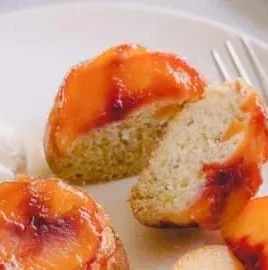 Peach upside down mini cakes with caramelized peaches on top