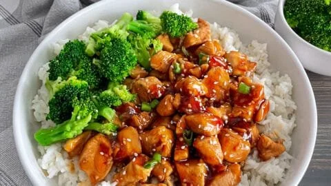 Delicious teriyaki chicken rice bowl with vegetables and sauce
